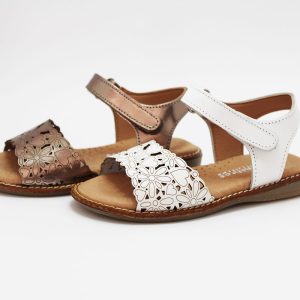 Sandalias niña bordado flores