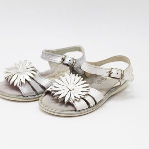 Sandalias niña hebilla flor grande