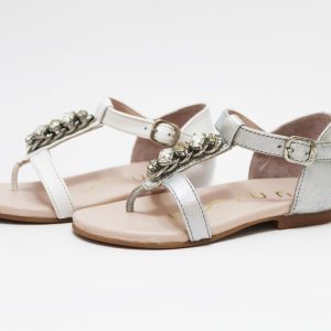 Sandalias talón cerrado pedrería niña