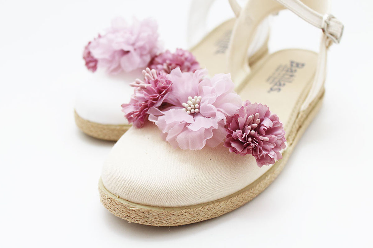 Valencianas niña flores rosa palo ceremonia - Imagen 9