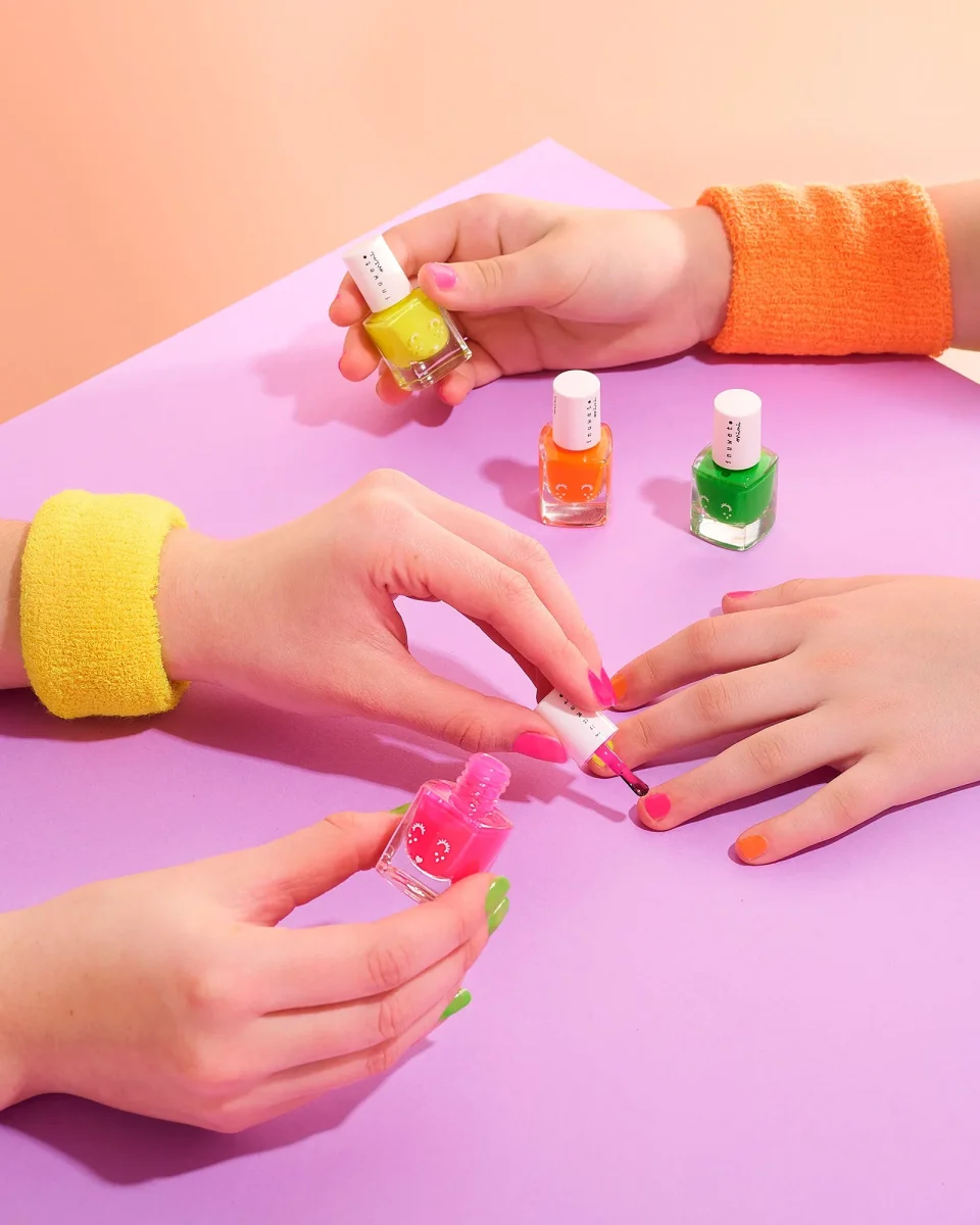 Esmalte de uñas Fucsia Olor Fresa- INUWET - Imagen 6