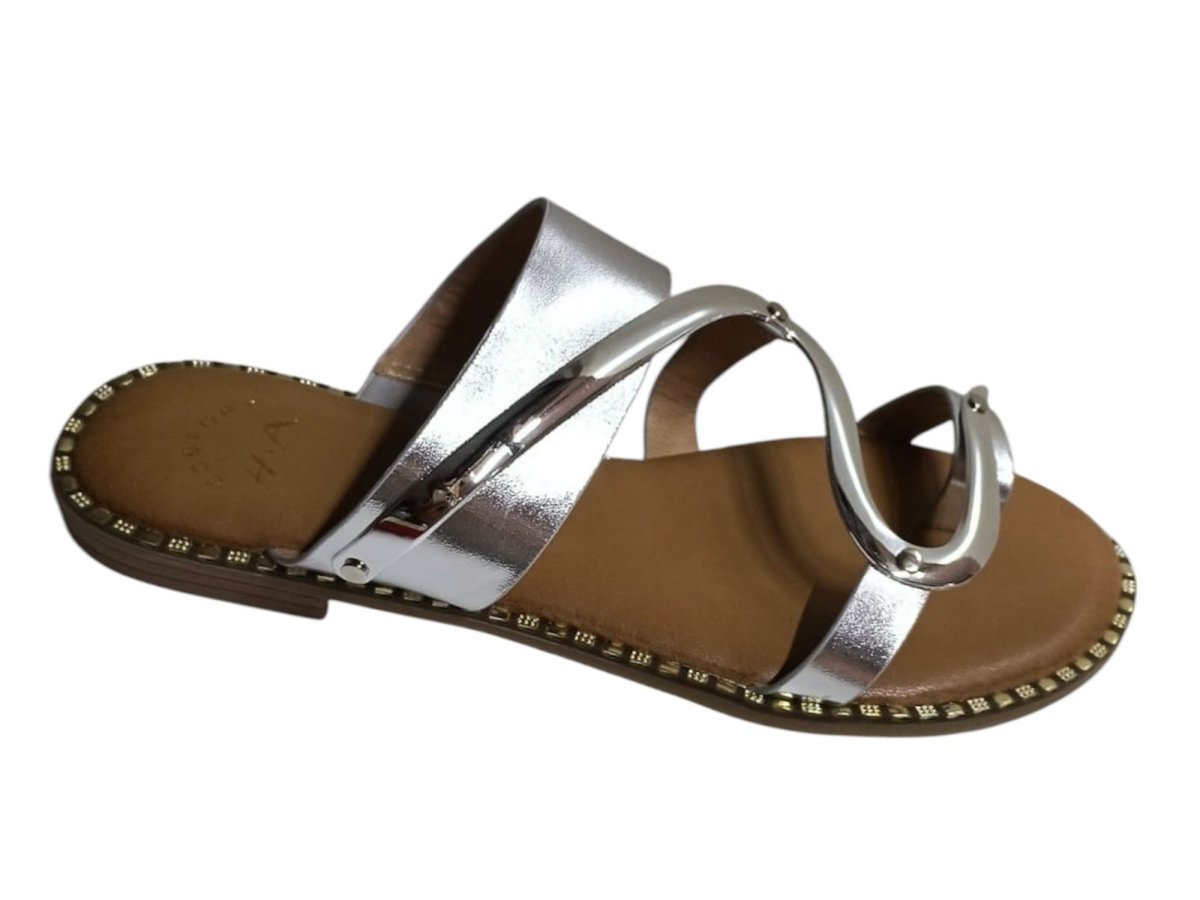 Sandalias planas metalizadas de dedo para mujer – Modelo H5089 (Plata)