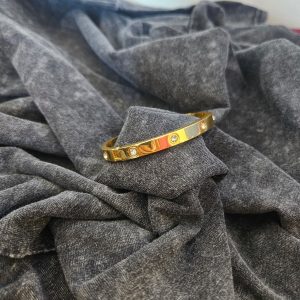 Brazalete color dorado con diamantes