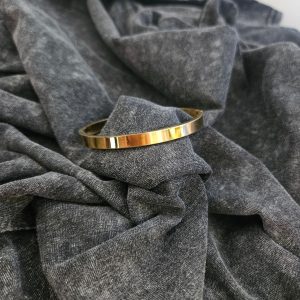 Brazalete liso color dorado