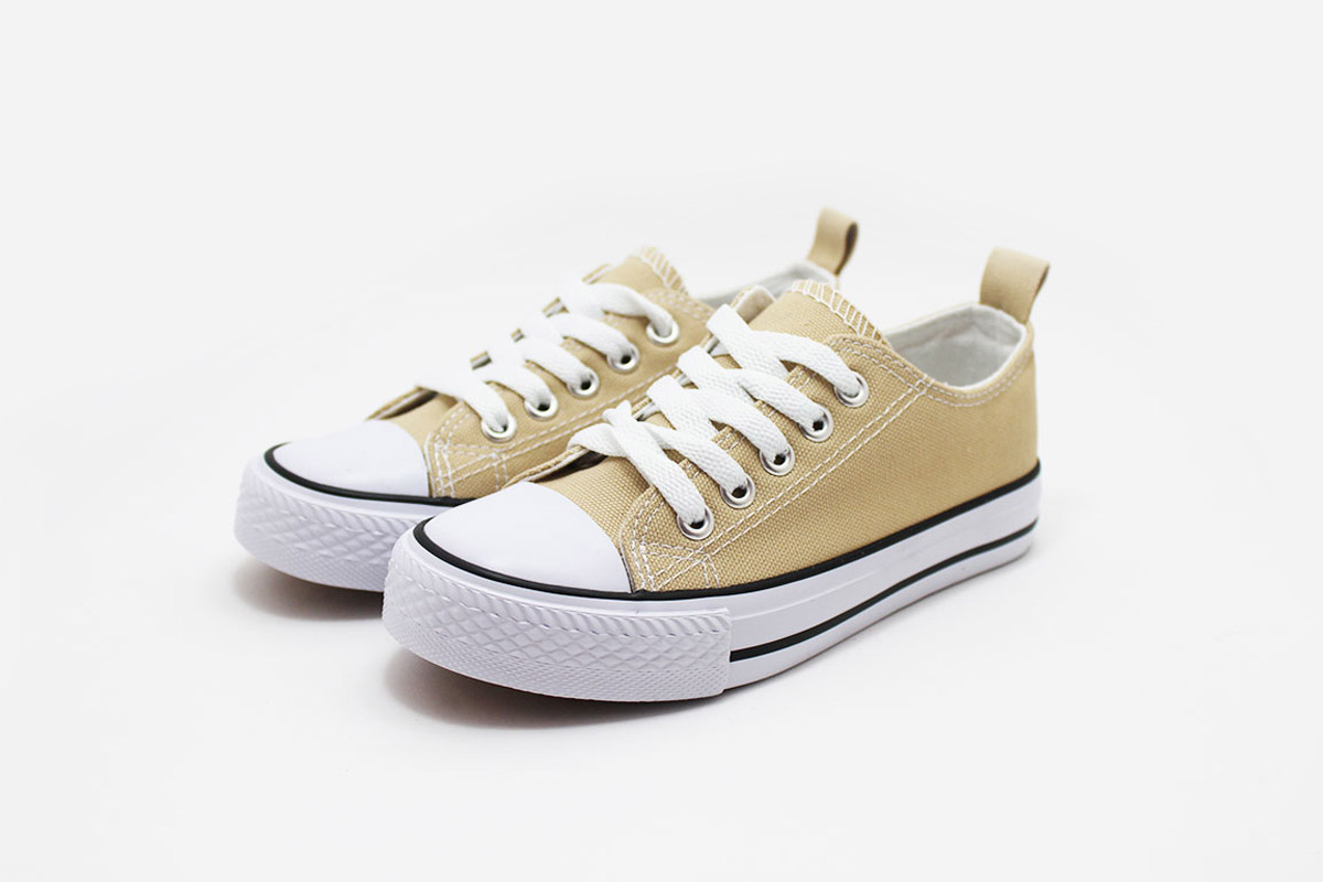 Zapatillas camel con cordones y puntera