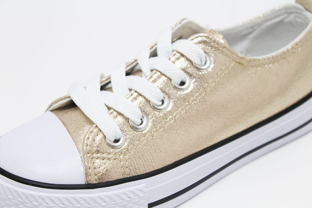 Zapatillas metalizadas con cordones y puntera niña - Imagen 3