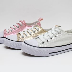 Zapatillas metalizadas con cordones y puntera niña