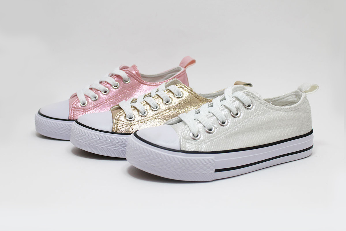 Zapatillas metalizadas con cordones y puntera niña - Imagen 2