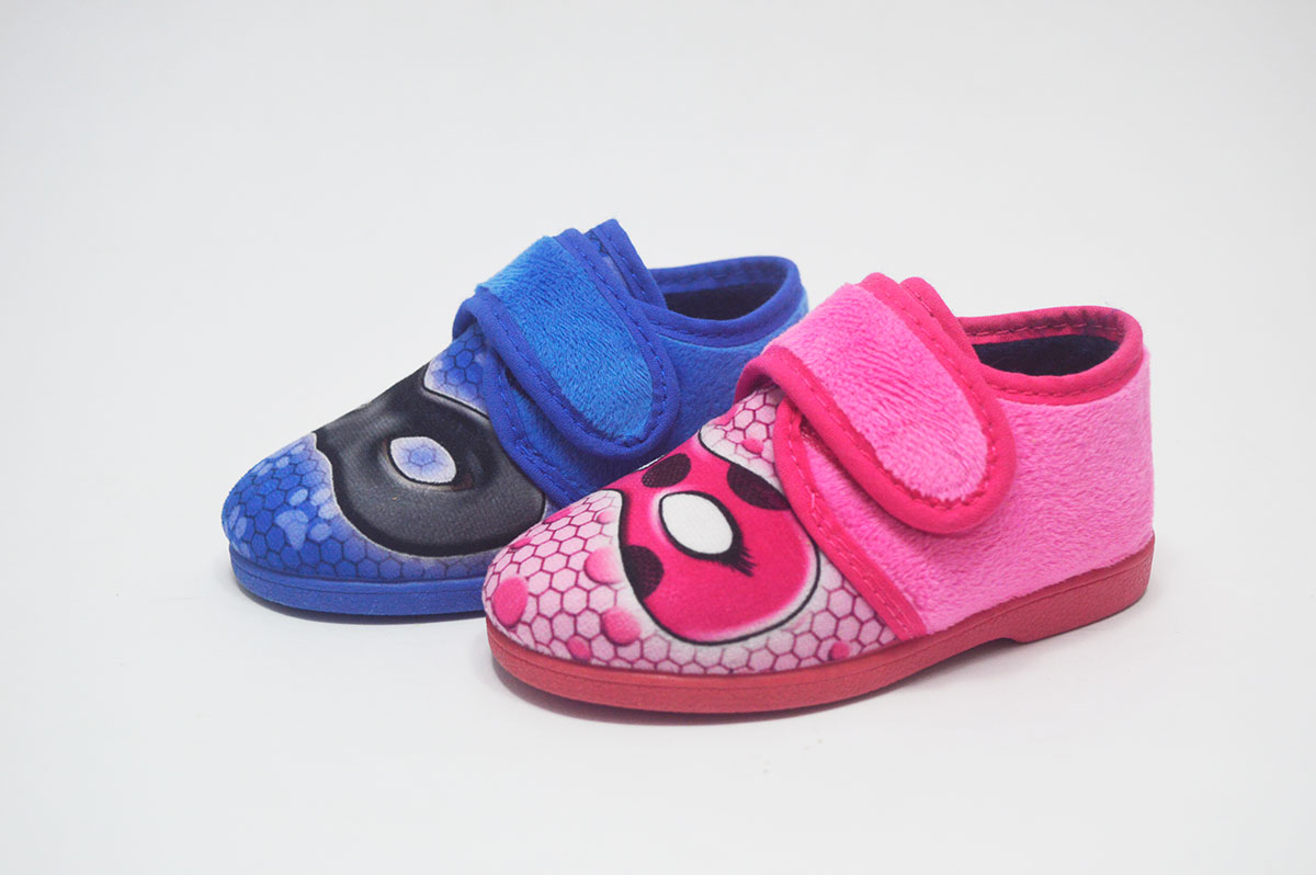 Zapatillas casa mascara sin cordones niños