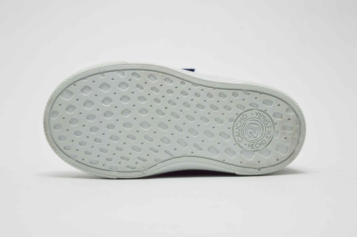Zapatillas o bambas tipo lona con cierre adherente y puntera - Imagen 9