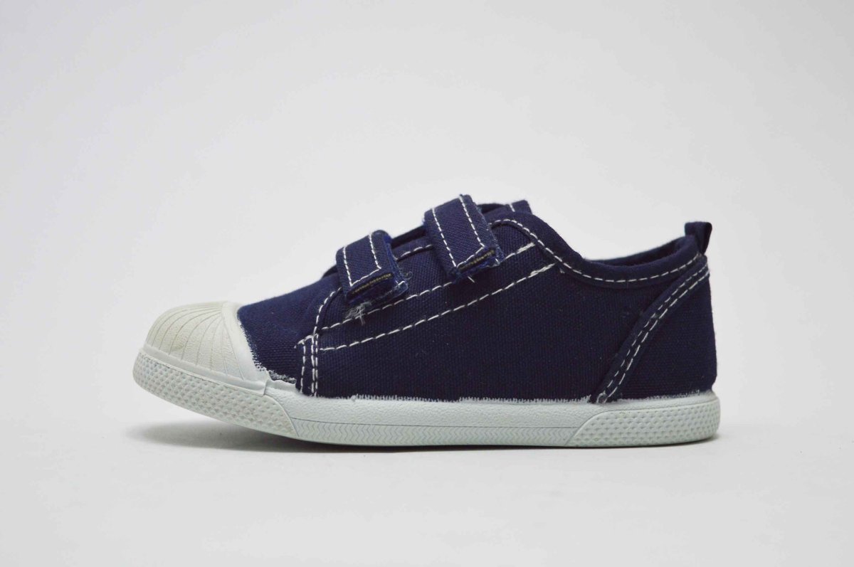Zapatillas o bambas tipo lona con cierre adherente y puntera - Imagen 4