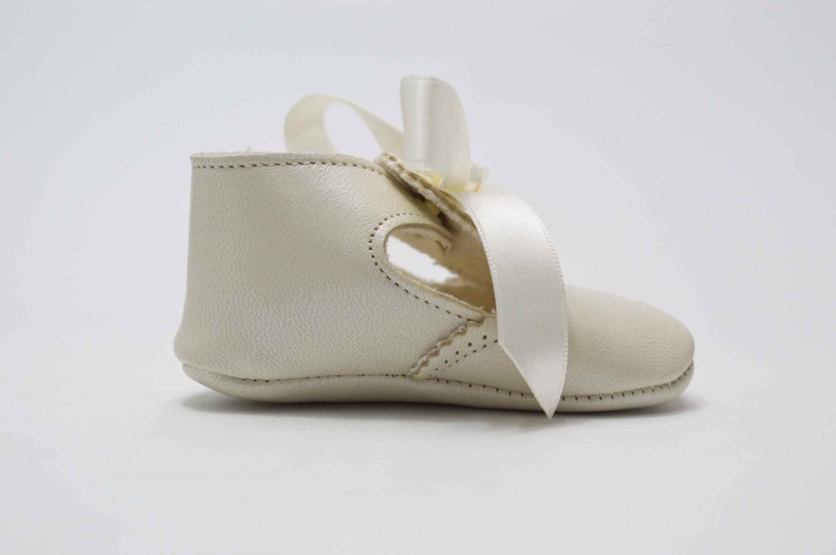 Bautizo niño nacarado beige - Imagen 3