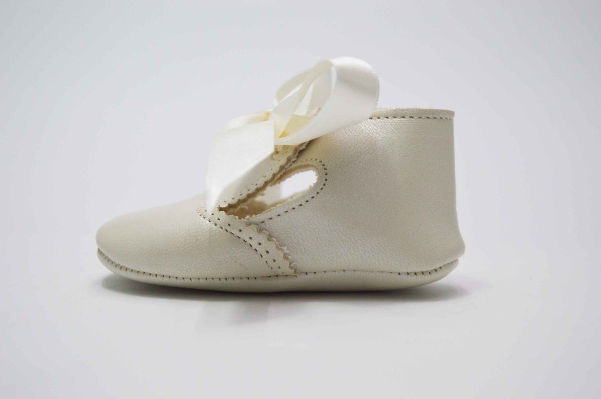 Bautizo niño nacarado beige - Imagen 9