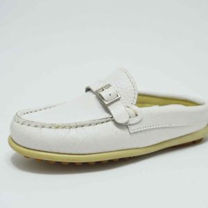 Zueco plano tipo mocasín niña