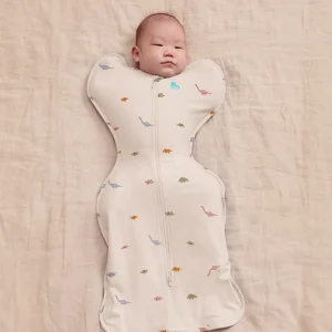 Swaddle Up™ 1.0 TOG de algodón color crema Dino Snore