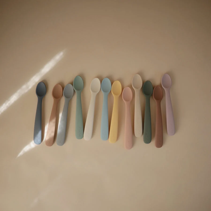 Pack de cucharillas de silicona Piedra y Malva oscuro- MUSHIE - Imagen 7