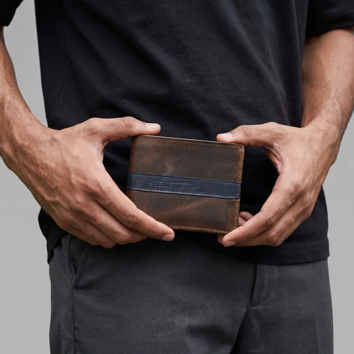 Billetera Hombre Cuero Pull-Up Café con Franja Azul y RFID - Imagen 7
