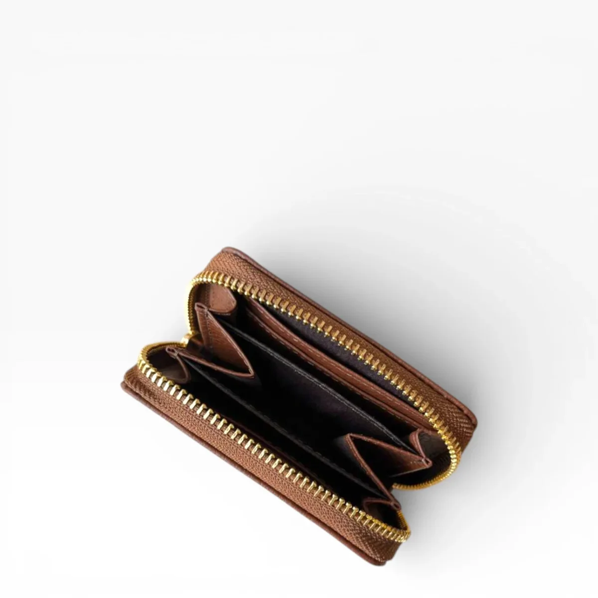 Billetera Minimalista de Cuero Vacuno para Mujer – Cierre Dorado Modelo Subtle