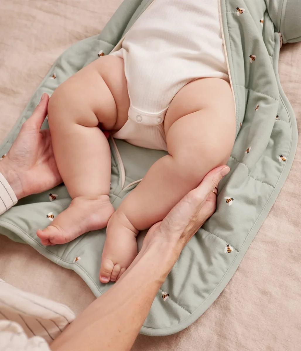 Saco de Transición Swaddle Up™ 2.5 TOG Algodón Olive Bees - Imagen 8