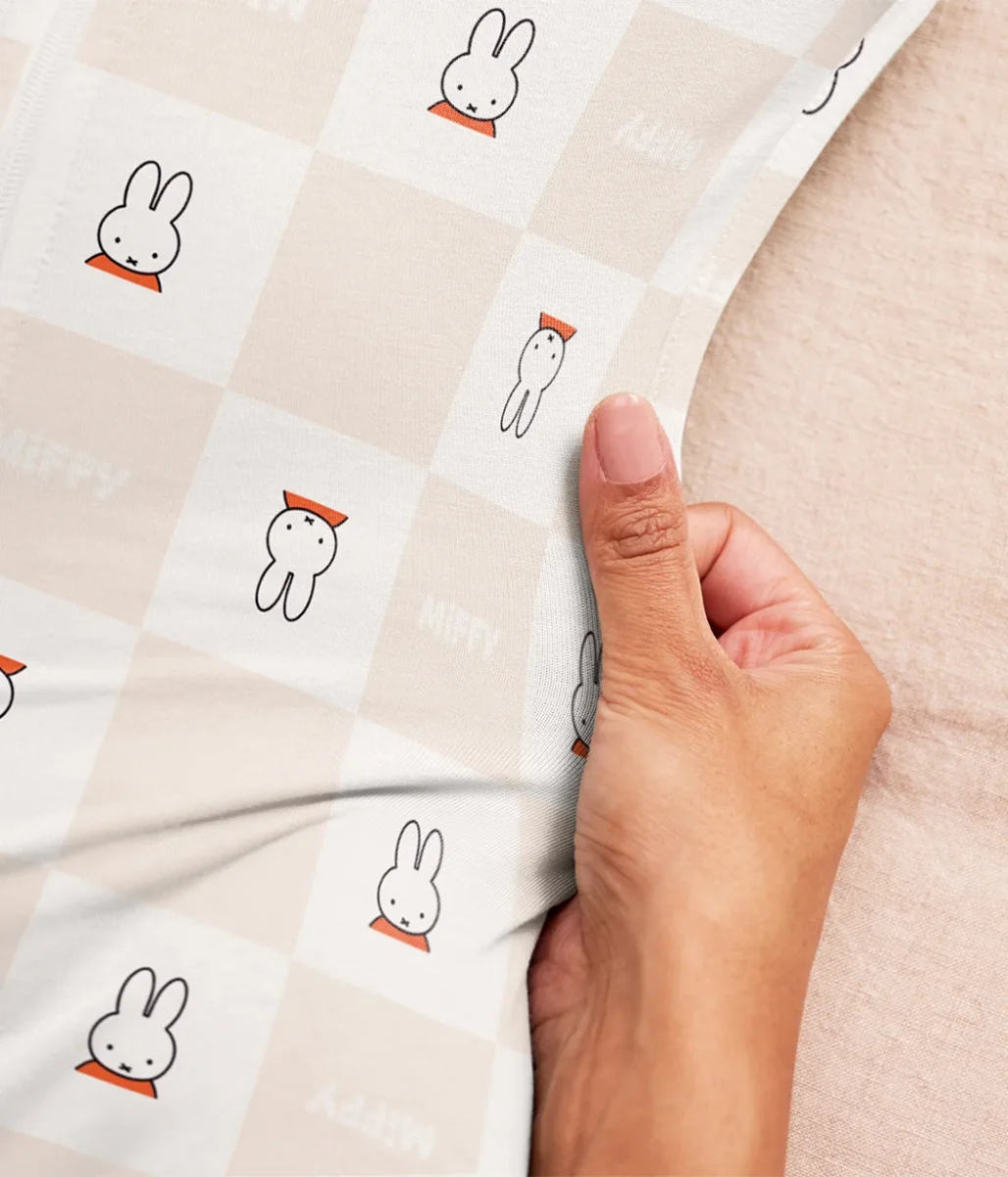 Swaddle Up™ 2-en-1 de Transición 1.0 TOG Algodón Birch Miffy Checker - Imagen 6