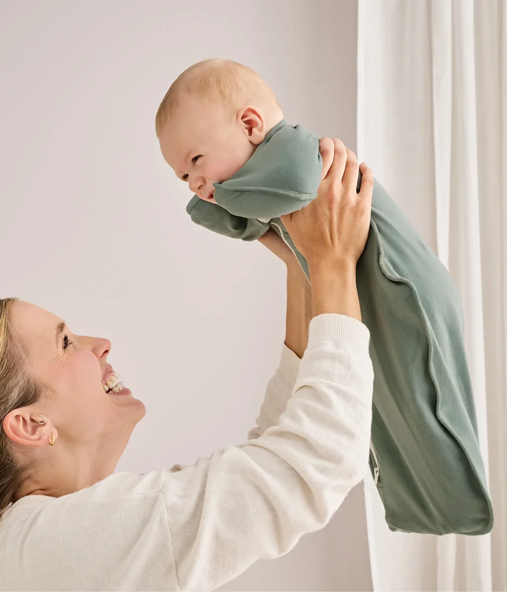 Swaddle Up™ 1.0 TOG Algodón Oliva intenso - Imagen 6