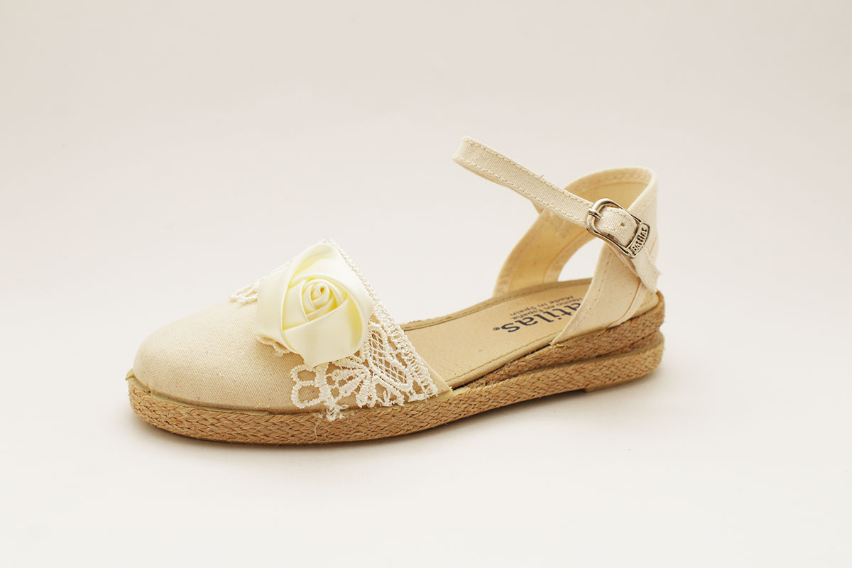 Valencianas bordado beige flor ceremonia niña - Imagen 8